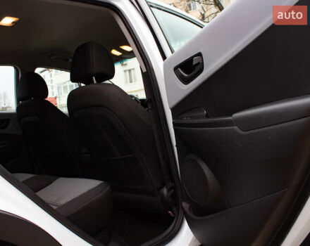 Белый Хендай Kona, объемом двигателя 2 л и пробегом 98 тыс. км за 15200 $, фото 25 на Automoto.ua