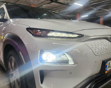 Белый Хендай Kona, объемом двигателя 0 л и пробегом 109 тыс. км за 17900 $, фото 4 на Automoto.ua