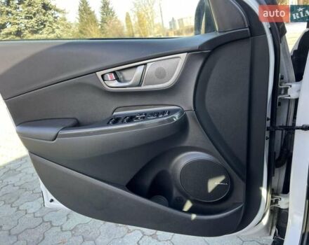Белый Хендай Kona, объемом двигателя 0 л и пробегом 112 тыс. км за 16200 $, фото 54 на Automoto.ua