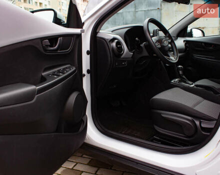 Белый Хендай Kona, объемом двигателя 2 л и пробегом 98 тыс. км за 15200 $, фото 29 на Automoto.ua