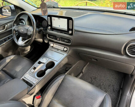 Белый Хендай Kona, объемом двигателя 0 л и пробегом 67 тыс. км за 16350 $, фото 60 на Automoto.ua