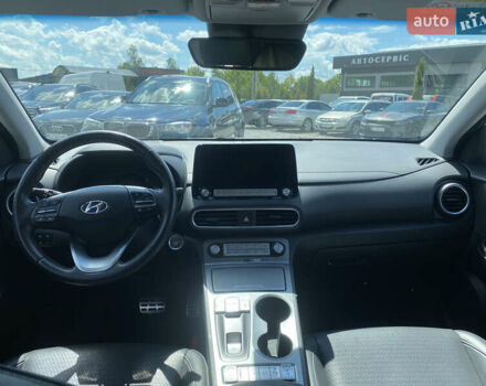 Белый Хендай Kona, объемом двигателя 0 л и пробегом 112 тыс. км за 17900 $, фото 24 на Automoto.ua