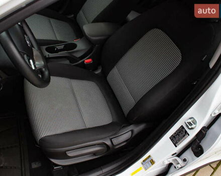 Белый Хендай Kona, объемом двигателя 2 л и пробегом 98 тыс. км за 15200 $, фото 39 на Automoto.ua