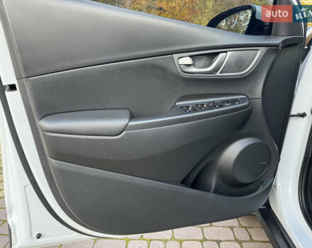 Белый Хендай Kona, объемом двигателя 0 л и пробегом 67 тыс. км за 16350 $, фото 39 на Automoto.ua