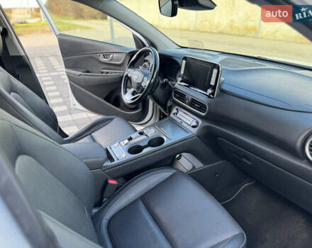 Белый Хендай Kona, объемом двигателя 0 л и пробегом 108 тыс. км за 16700 $, фото 27 на Automoto.ua