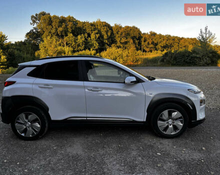 Білий Хендай Kona, об'ємом двигуна 0 л та пробігом 92 тис. км за 16550 $, фото 7 на Automoto.ua