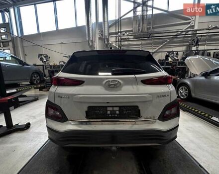 Білий Хендай Kona, об'ємом двигуна 0 л та пробігом 92 тис. км за 16900 $, фото 25 на Automoto.ua