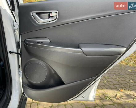 Белый Хендай Kona, объемом двигателя 0 л и пробегом 67 тыс. км за 16350 $, фото 64 на Automoto.ua