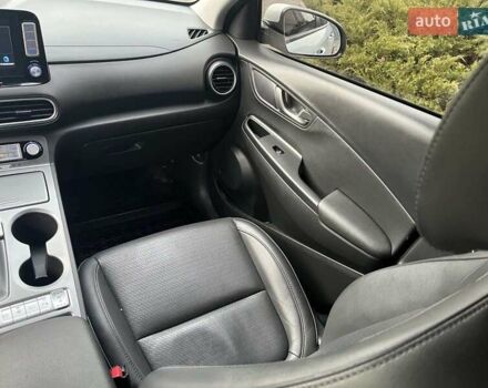 Белый Хендай Kona, объемом двигателя 0 л и пробегом 108 тыс. км за 17950 $, фото 25 на Automoto.ua