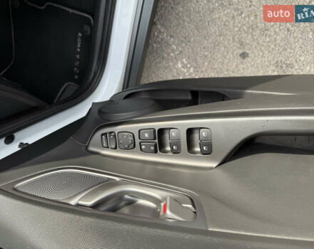 Хендай Kona 2019 в Днепре (Днепропетровске) на Automoto.ua Белый Хендай Kona, объемом двигателя 0 л и пробегом 128 тыс. км за 17500 $, фото 10 на Automoto.ua