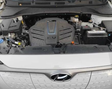 Белый Хендай Kona, объемом двигателя 0 л и пробегом 97 тыс. км за 17999 $, фото 16 на Automoto.ua