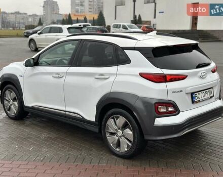 Белый Хендай Kona, объемом двигателя 0 л и пробегом 121 тыс. км за 16000 $, фото 4 на Automoto.ua