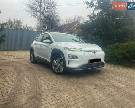 Белый Хендай Kona, объемом двигателя 0 л и пробегом 108 тыс. км за 17950 $, фото 6 на Automoto.ua
