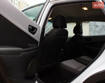 Белый Хендай Kona, объемом двигателя 2 л и пробегом 98 тыс. км за 15200 $, фото 19 на Automoto.ua