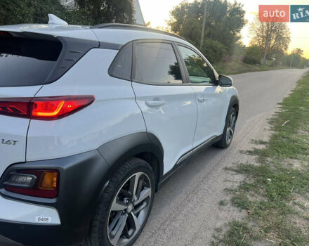 Білий Хендай Kona, об'ємом двигуна 1.59 л та пробігом 22 тис. км за 18500 $, фото 4 на Automoto.ua
