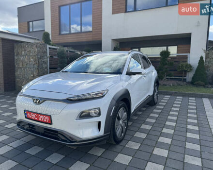 Белый Хендай Kona, объемом двигателя 0 л и пробегом 108 тыс. км за 16700 $, фото 1 на Automoto.ua