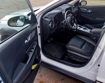 Белый Хендай Kona, объемом двигателя 0 л и пробегом 108 тыс. км за 15900 $, фото 6 на Automoto.ua