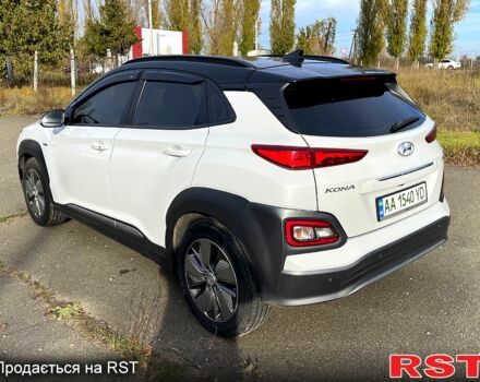 Білий Хендай Kona, об'ємом двигуна 0 л та пробігом 98 тис. км за 16500 $, фото 4 на Automoto.ua