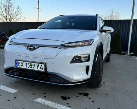 Белый Хендай Kona, объемом двигателя 0 л и пробегом 96 тыс. км за 16900 $, фото 3 на Automoto.ua