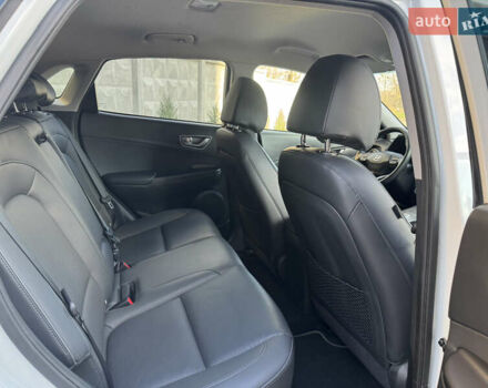 Білий Хендай Kona, об'ємом двигуна 0 л та пробігом 112 тис. км за 16499 $, фото 32 на Automoto.ua