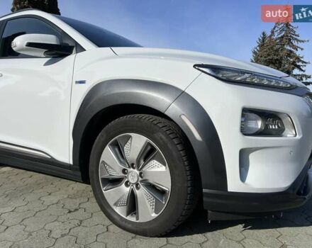 Белый Хендай Kona, объемом двигателя 0 л и пробегом 112 тыс. км за 16200 $, фото 18 на Automoto.ua