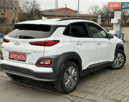 Белый Хендай Kona, объемом двигателя 0 л и пробегом 105 тыс. км за 16800 $, фото 6 на Automoto.ua