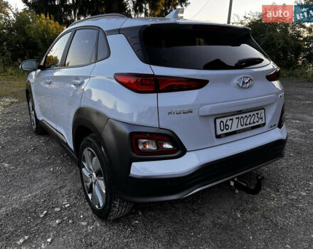 Білий Хендай Kona, об'ємом двигуна 0 л та пробігом 92 тис. км за 16550 $, фото 53 на Automoto.ua