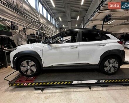 Білий Хендай Kona, об'ємом двигуна 0 л та пробігом 92 тис. км за 16900 $, фото 4 на Automoto.ua