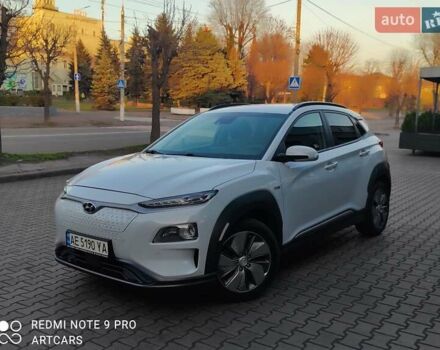 Белый Хендай Kona, объемом двигателя 0 л и пробегом 97 тыс. км за 17999 $, фото 2 на Automoto.ua