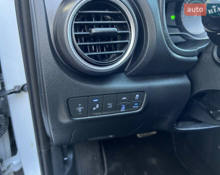 Белый Хендай Kona, объемом двигателя 0 л и пробегом 97 тыс. км за 16800 $, фото 14 на Automoto.ua