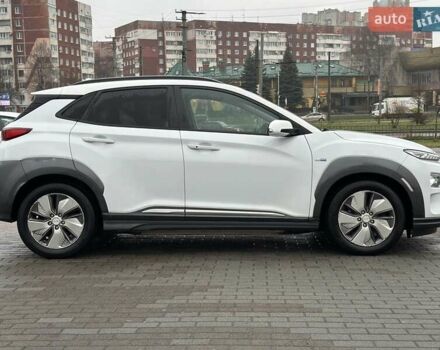 Белый Хендай Kona, объемом двигателя 0 л и пробегом 121 тыс. км за 16000 $, фото 18 на Automoto.ua
