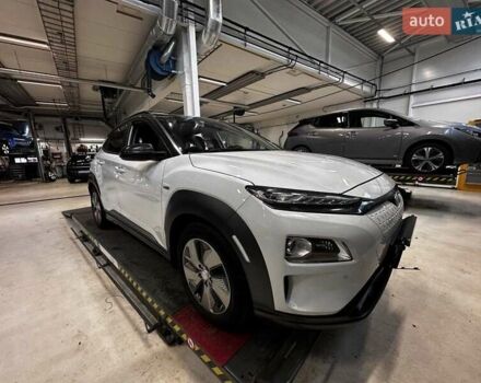 Білий Хендай Kona, об'ємом двигуна 0 л та пробігом 92 тис. км за 16900 $, фото 1 на Automoto.ua
