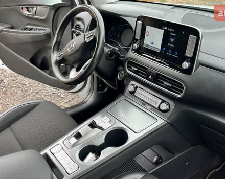 Белый Хендай Kona, объемом двигателя 0 л и пробегом 150 тыс. км за 16500 $, фото 16 на Automoto.ua