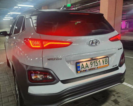 Белый Хендай Kona, объемом двигателя 0 л и пробегом 109 тыс. км за 17900 $, фото 2 на Automoto.ua