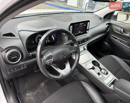 Белый Хендай Kona, объемом двигателя 0 л и пробегом 105 тыс. км за 16800 $, фото 9 на Automoto.ua