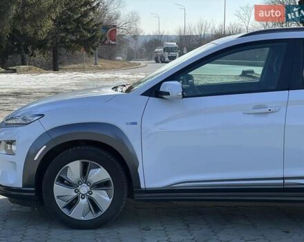 Белый Хендай Kona, объемом двигателя 0 л и пробегом 112 тыс. км за 16200 $, фото 5 на Automoto.ua