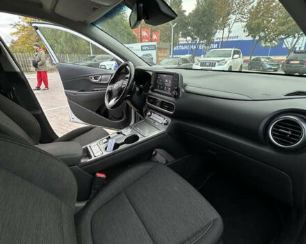 Хендай Kona 2020 в Днепре (Днепропетровске) на Automoto.ua Белый Хендай Kona, объемом двигателя 0 л и пробегом 57 тыс. км за 14900 $, фото 12 на Automoto.ua