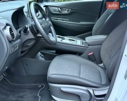 Белый Хендай Kona, объемом двигателя 0 л и пробегом 15 тыс. км за 16700 $, фото 20 на Automoto.ua