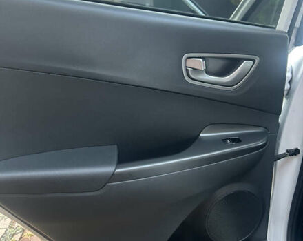 Белый Хендай Kona, объемом двигателя 0 л и пробегом 109 тыс. км за 16396 $, фото 17 на Automoto.ua