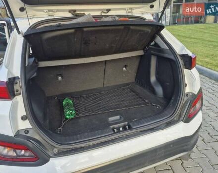 Белый Хендай Kona, объемом двигателя 0 л и пробегом 98 тыс. км за 17200 $, фото 4 на Automoto.ua