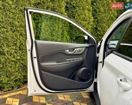 Белый Хендай Kona, объемом двигателя 0 л и пробегом 70 тыс. км за 17700 $, фото 15 на Automoto.ua