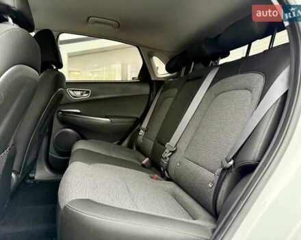 Белый Хендай Kona, объемом двигателя 0 л и пробегом 115 тыс. км за 17250 $, фото 92 на Automoto.ua