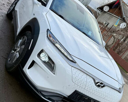 Білий Хендай Kona, об'ємом двигуна 0 л та пробігом 125 тис. км за 16999 $, фото 3 на Automoto.ua