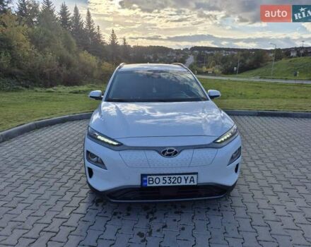 Белый Хендай Kona, объемом двигателя 0 л и пробегом 98 тыс. км за 17200 $, фото 3 на Automoto.ua