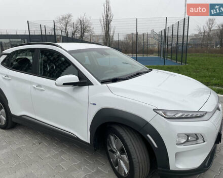 Білий Хендай Kona, об'ємом двигуна 0 л та пробігом 110 тис. км за 17300 $, фото 20 на Automoto.ua