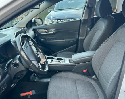 Білий Хендай Kona, об'ємом двигуна 0 л та пробігом 128 тис. км за 16221 $, фото 9 на Automoto.ua