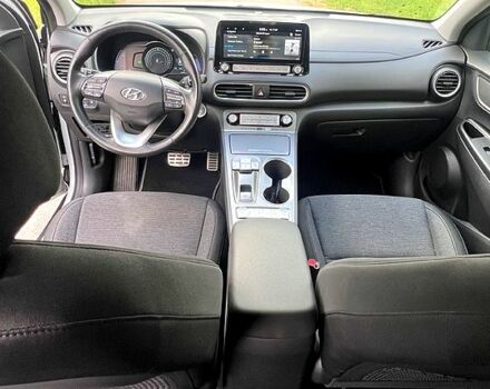 Белый Хендай Kona, объемом двигателя 80 л и пробегом 47 тыс. км за 18000 $, фото 4 на Automoto.ua