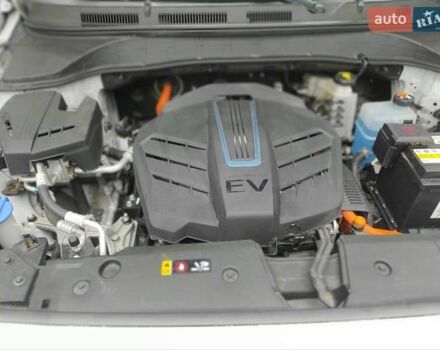 Белый Хендай Kona, объемом двигателя 0 л и пробегом 149 тыс. км за 17400 $, фото 6 на Automoto.ua