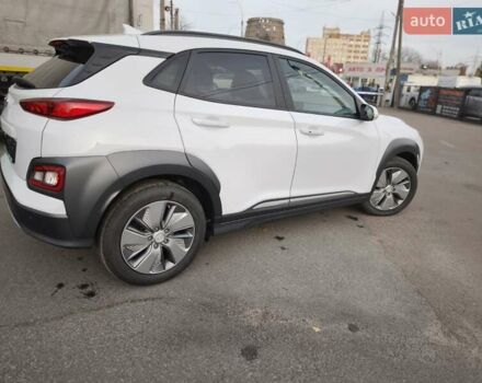 Белый Хендай Kona, объемом двигателя 0 л и пробегом 129 тыс. км за 17777 $, фото 8 на Automoto.ua