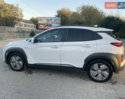 Белый Хендай Kona, объемом двигателя 0 л и пробегом 112 тыс. км за 18000 $, фото 3 на Automoto.ua
